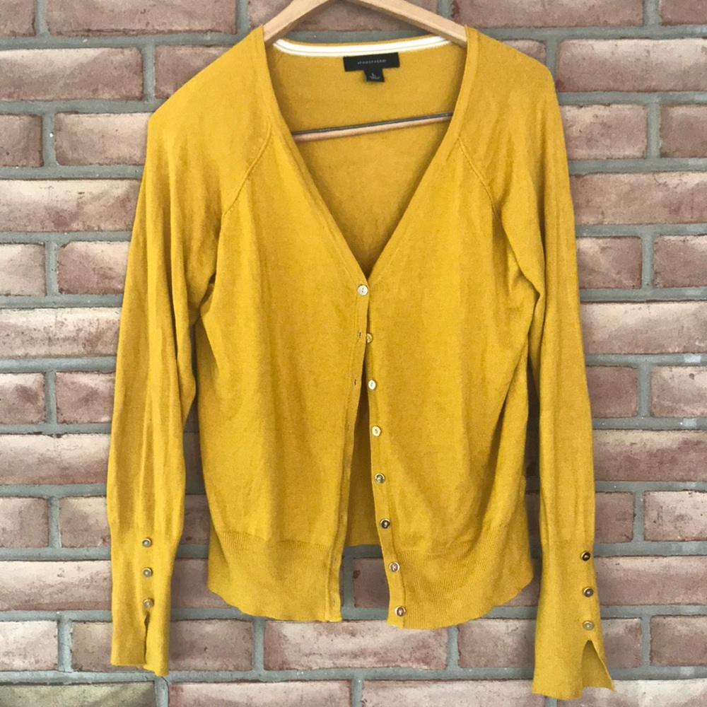 Large mustard button sleeve Atmosphere cardigan